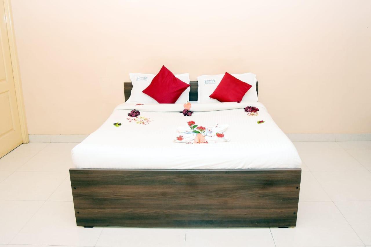 Grass Dew Hotel Йеркауд Екстериор снимка