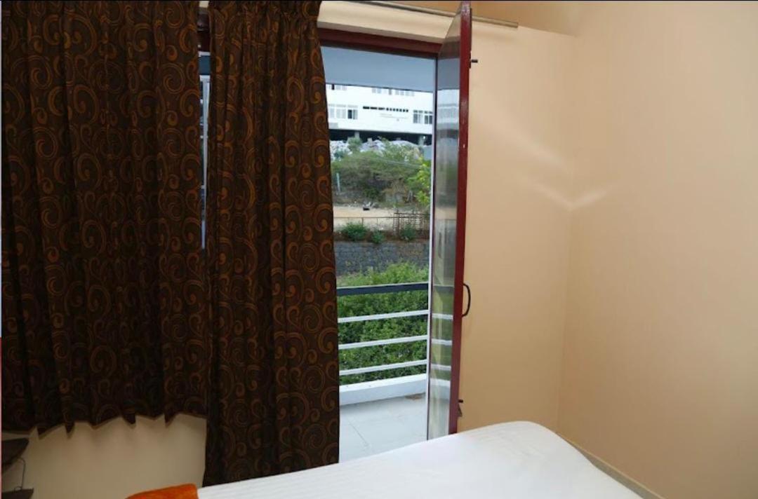 Grass Dew Hotel Йеркауд Екстериор снимка
